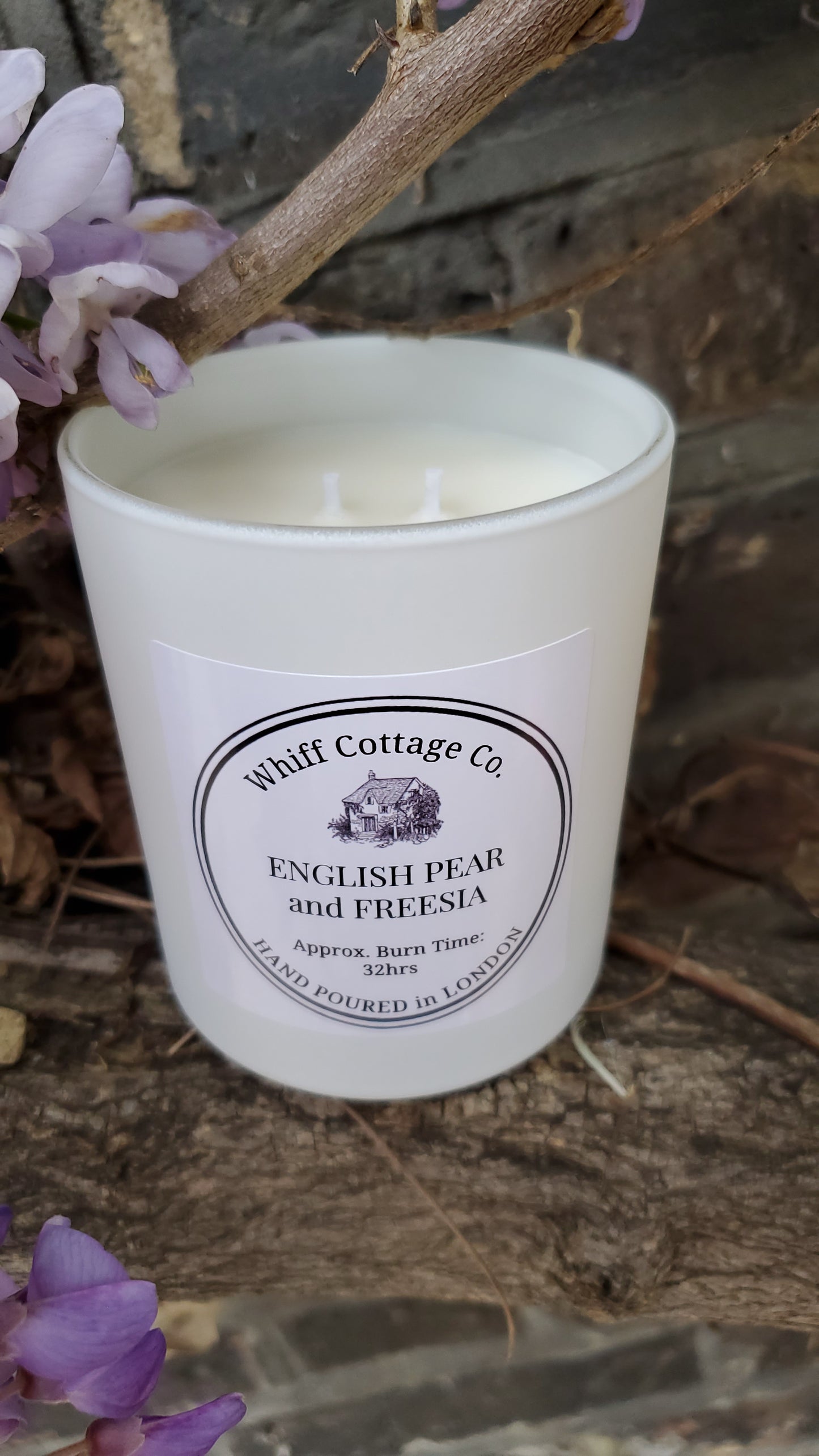 English Pear & Freesia Scented Candle in 30cl Glass (Clear / Matt White) with Lid