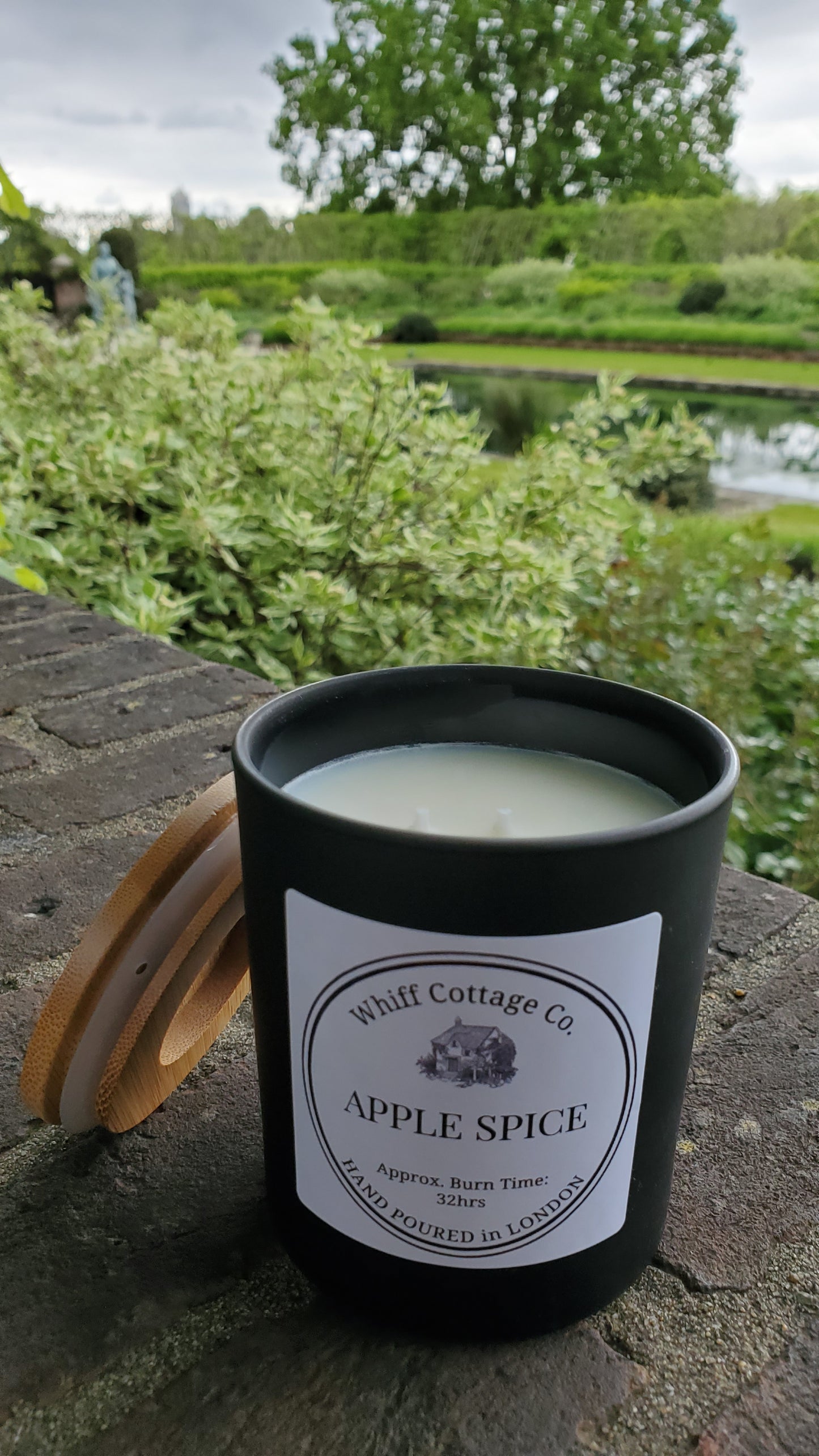 Apple Spice Scented Candle in 30cl Glass (Clear / Matt Black) with Lid