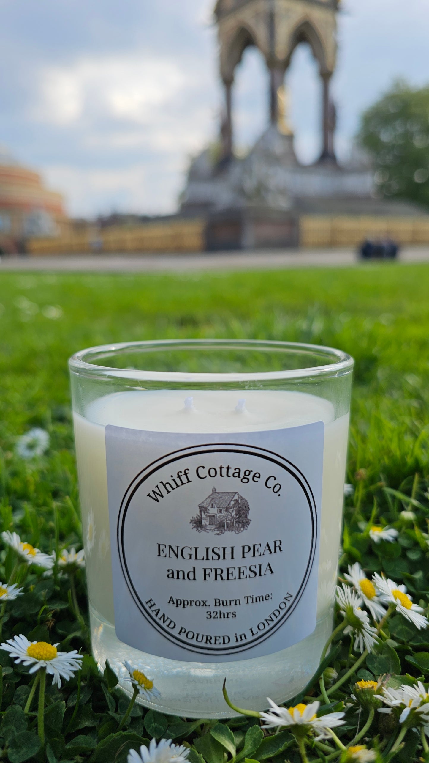 English Pear & Freesia Scented Candle in 30cl Glass (Clear / Matt White) with Lid